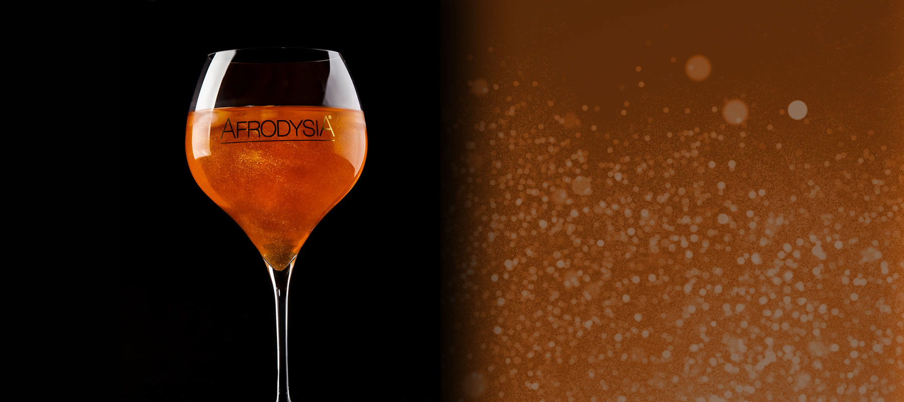 <strong>Italian Gold Spritz</strong>
We have gathered the most wonderful aromas the Mediterranean has to offer to create the classic pre-dinner zero-alcohol Spritz.