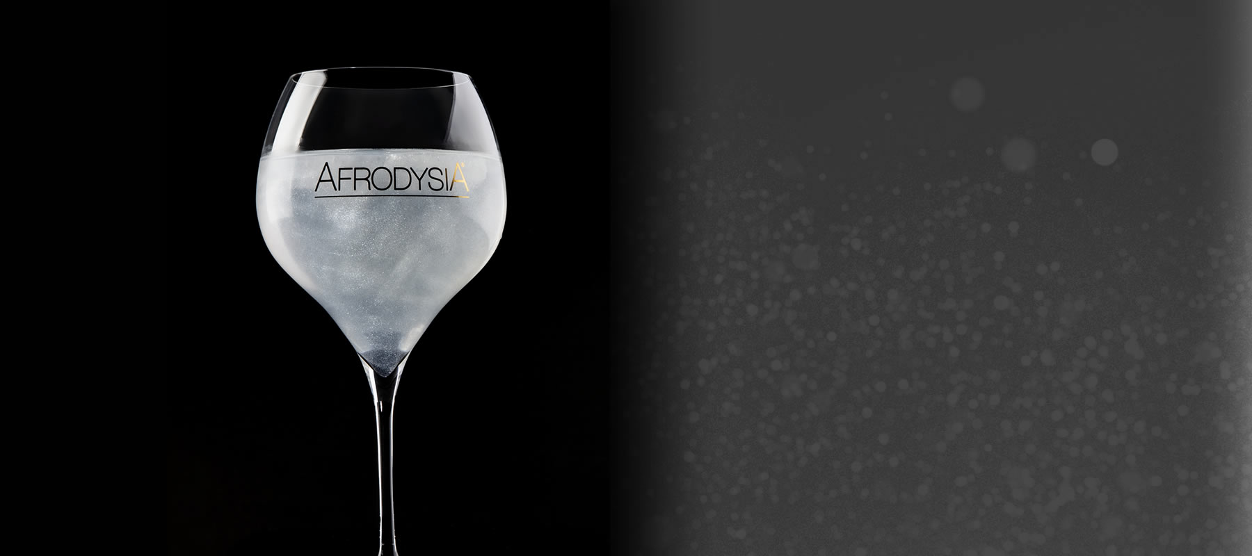 <strong>Italian Silver Tonic Water</strong>
Its unique composition paired with mesmerizing silver sparkles make it the most exquisite and exclusive tonic water available.